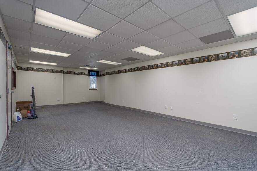 More Photos Of 138 N Main St, Janesville Storefront Retail Residential For Sale