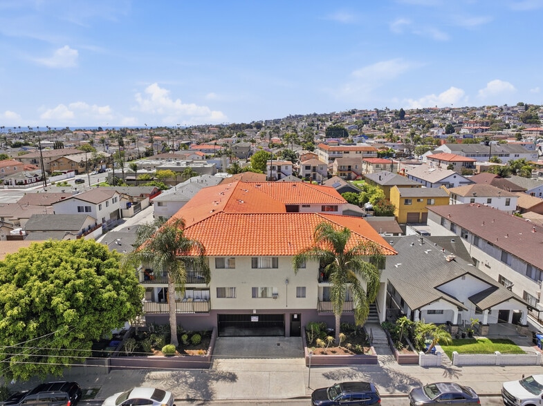Primary Photo Of 635 W 15th St, San Pedro Apartments For Sale
