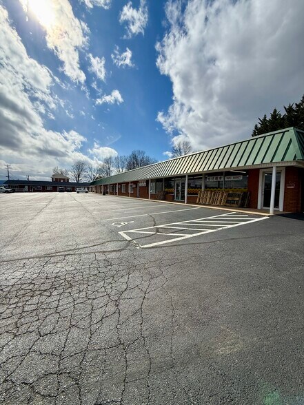 More Photos Of 3100-3120 Peters Creek Rd, Roanoke Unknown For Lease