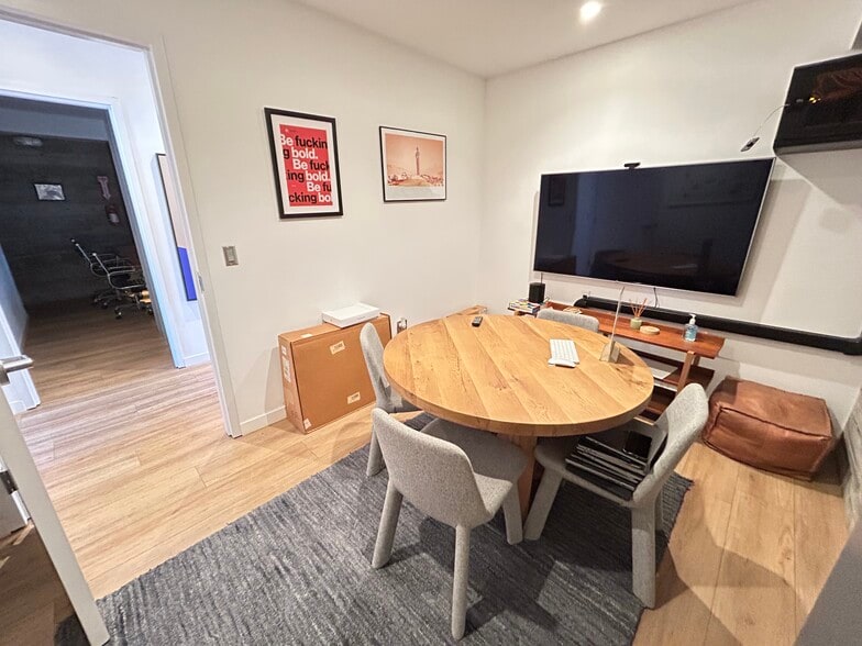 More Photos Of 1214 Abbot Kinney Blvd, Venice Loft Creative Space For Lease