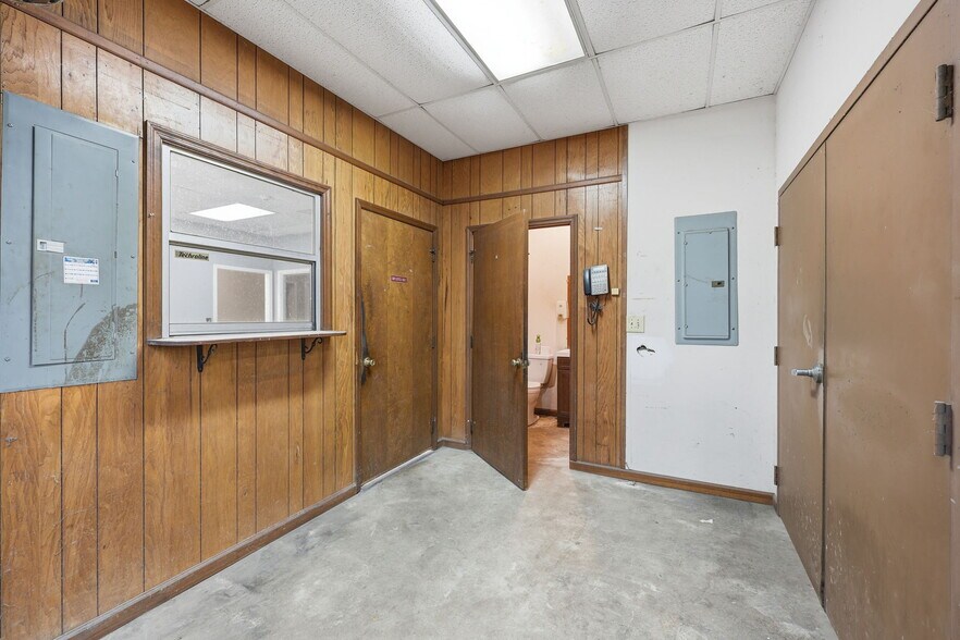 More Photos Of 476 Moreno Street St, Gainesville Distribution For Lease