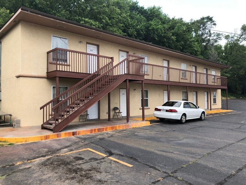 More Photos Of 820 S Washington St, Junction City Hotel For Sale