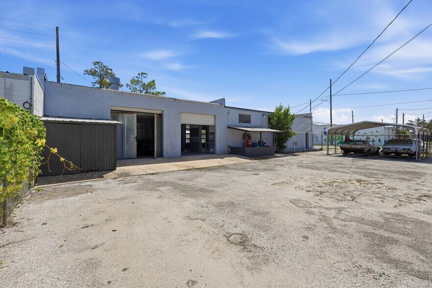 More Photos Of 10 N Main St, Chiefland Service Station For Sale