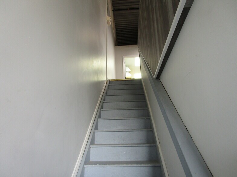 More Photos Of 11211 180 St NW, Edmonton Flex For Sale