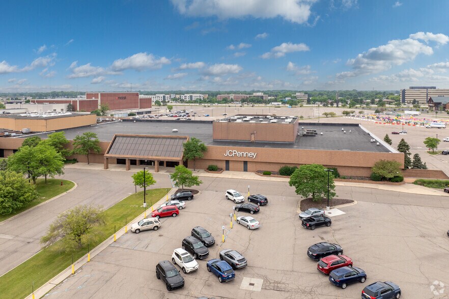 More Photos Of 86-750 W 14 Mile Rd, Troy Unknown For Lease