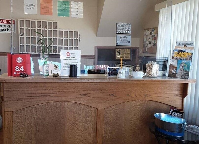 More Photos Of 75 Center St, Rock Springs Hotel For Sale