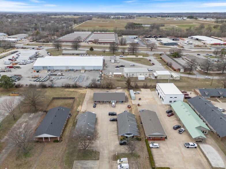 More Photos Of 79 Colt Square Dr, Fayetteville Unknown For Lease