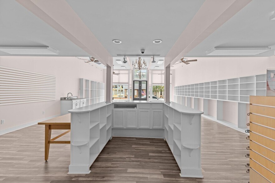 More Photos Of 132 S Main St, Warrenton Storefront For Sale