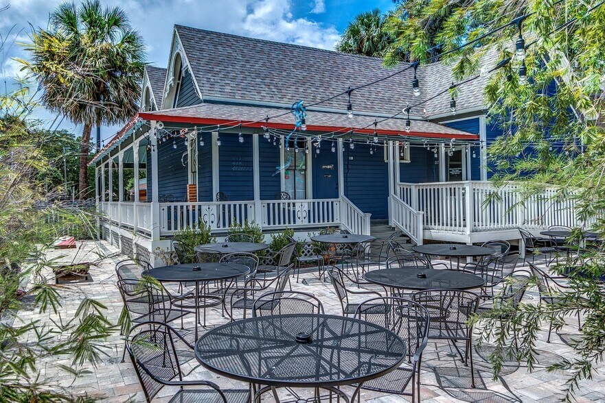 More Photos Of 117 S French Ave, Sanford Restaurant For Lease