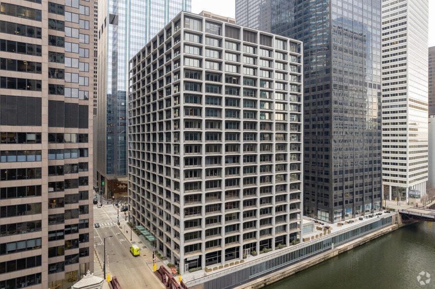 Primary Photo Of 100 S Wacker Dr, Chicago Office For Sale
