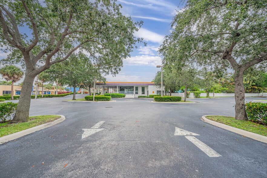 More Photos Of 1300 S Federal Hwy, Fort Lauderdale Auto Dealership For Sale