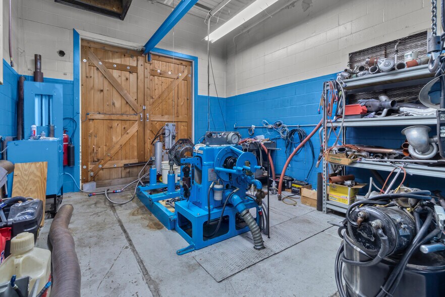 More Photos Of 1805 W 15th St, Indianapolis Warehouse For Sale