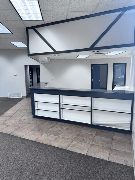 More Photos Of 4809 W Loop 289, Lubbock Warehouse For Lease