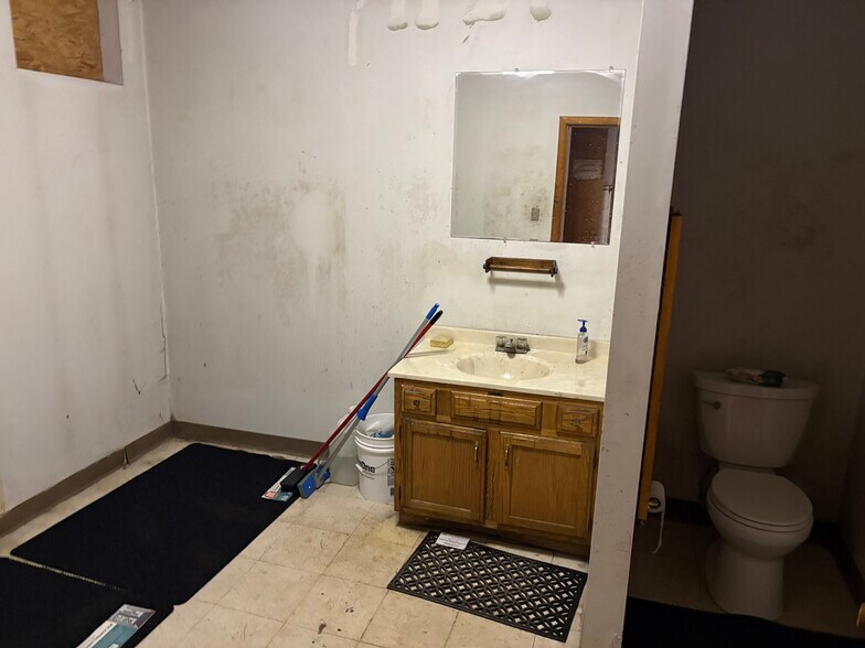 More Photos Of 101 Erie St, Amsterdam Warehouse For Sale