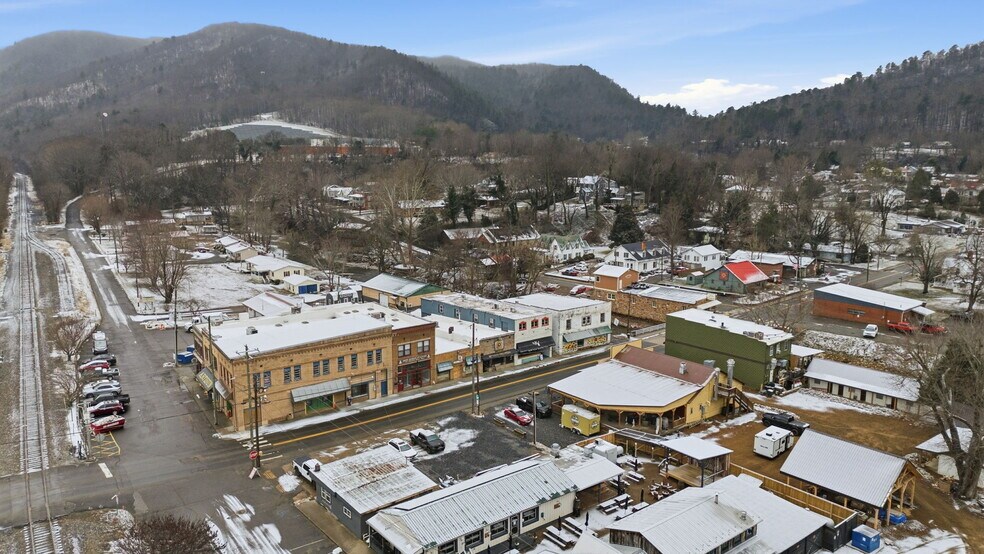 More Photos Of 24 #3 South Andrews Ave, Hot Springs Office For Sale