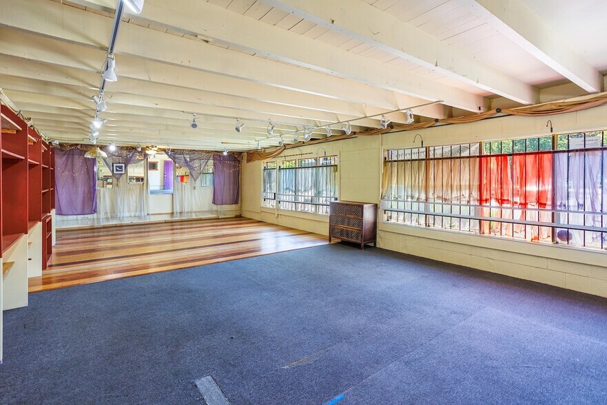 More Photos Of 6063 NE Glisan St, Portland Storefront Retail Residential For Sale