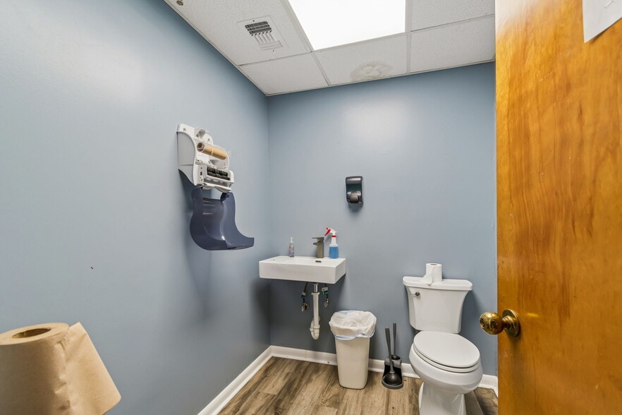 More Photos Of 3667-3691 46th Ave N, Saint Petersburg Warehouse For Sale