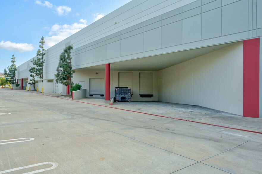 More Photos Of 2633 Progress St, Vista Warehouse For Lease