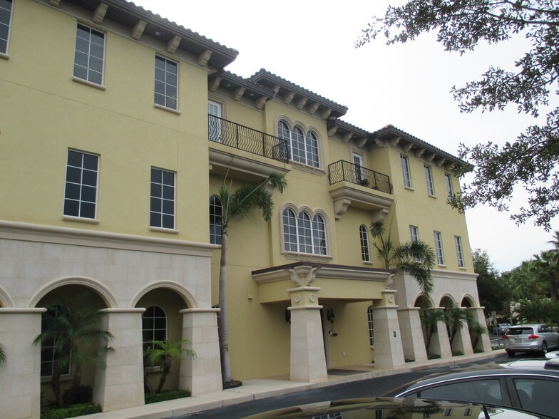 Primary Photo Of 2641 Fruitville Rd, Sarasota Medical For Sale