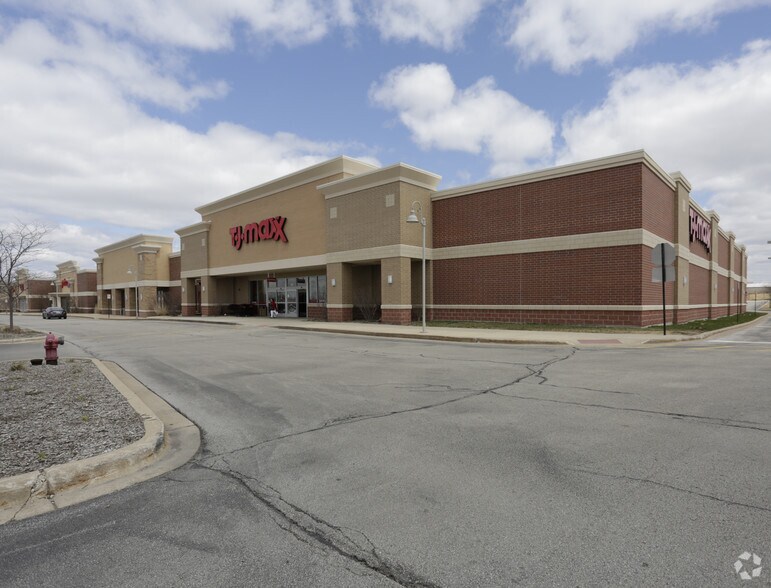 More Photos Of 351-375 S Weber Rd, Romeoville General Retail For Sale