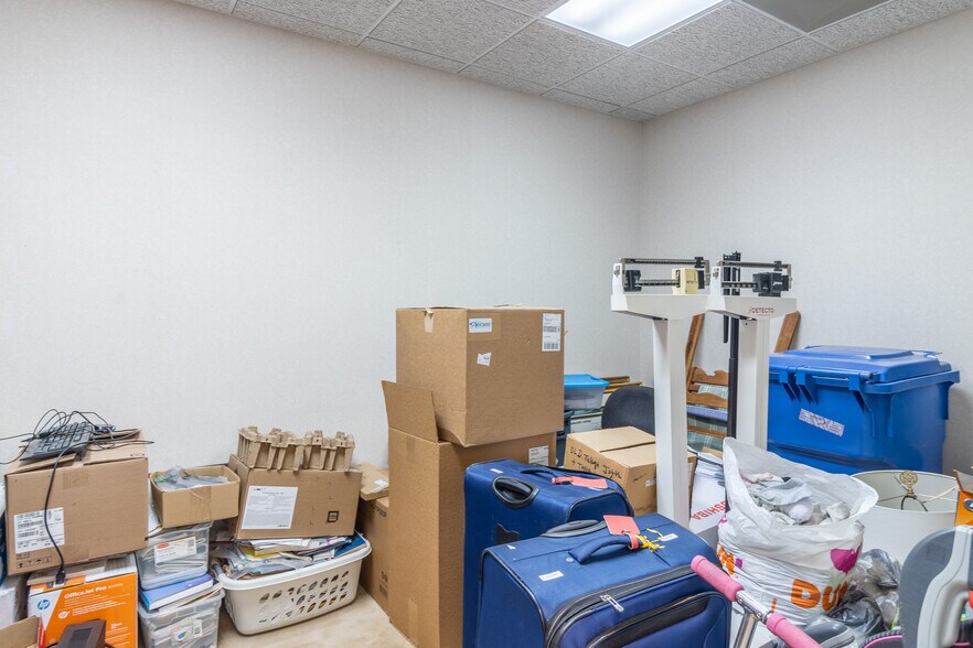 More Photos Of 1421 Ross Dr, Dalton Office For Sale