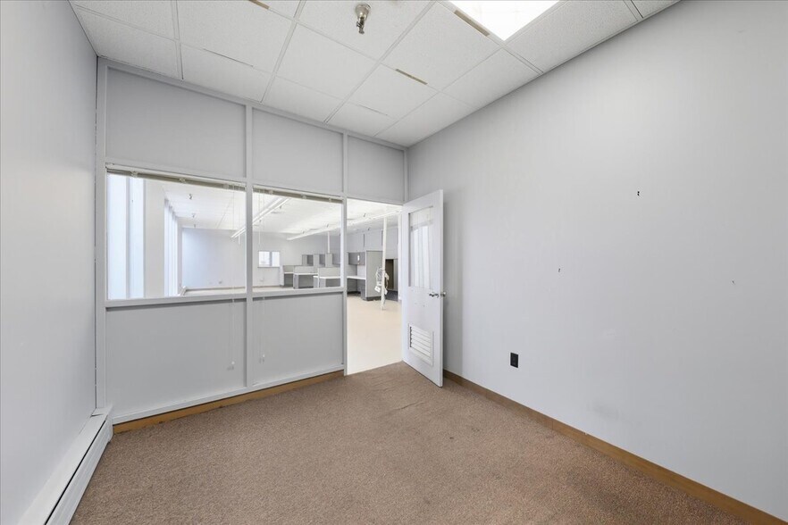 More Photos Of 440 Northland Blvd, Forest Park Manufacturing For Lease