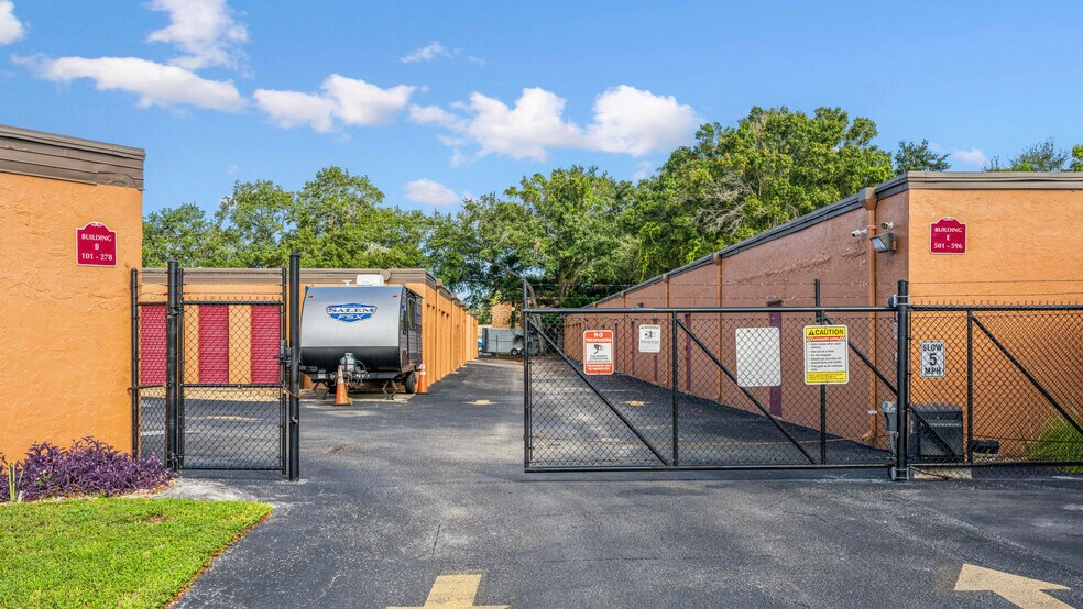 More Photos Of 2166 Drew St, Clearwater Self Storage For Sale