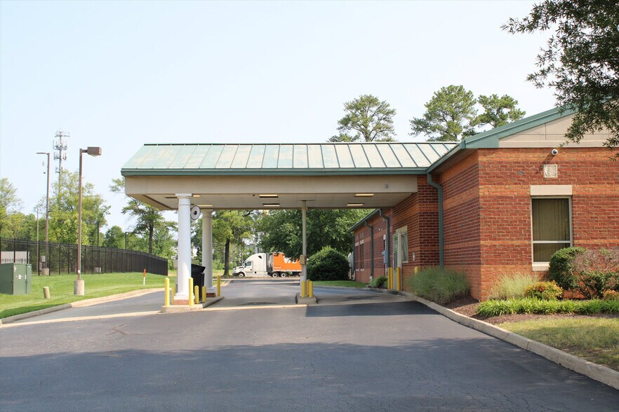 More Photos Of 4605 Commerce Rd, Richmond Bank For Sale