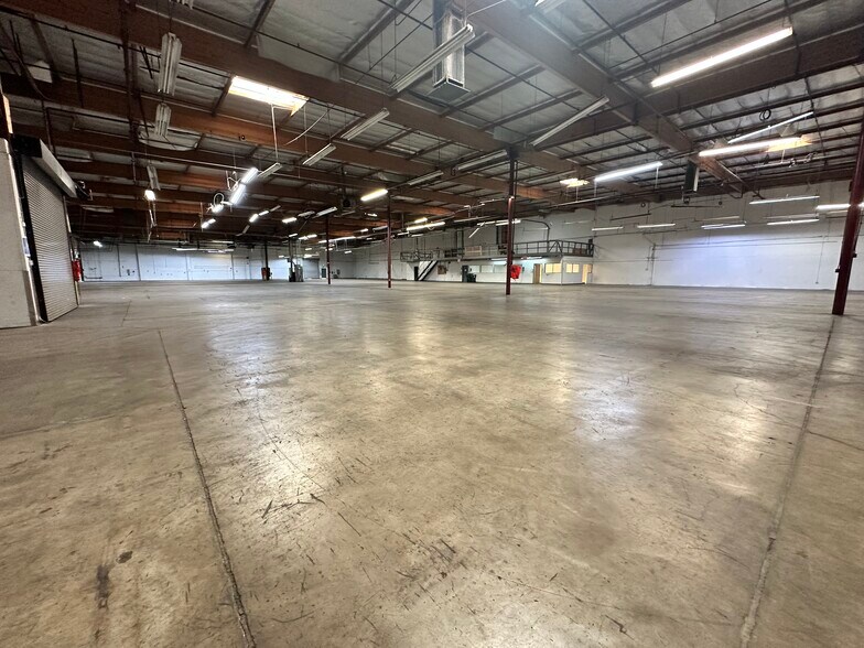 More Photos Of 25371-25395 Rye Canyon Rd, Valencia Warehouse For Lease