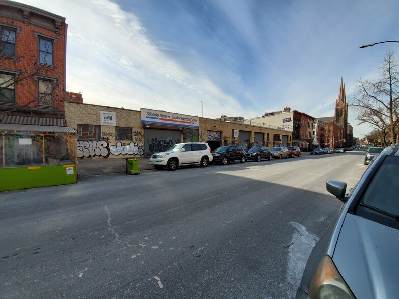 Primary Photo Of 172 Montrose Ave, Brooklyn Service For Lease