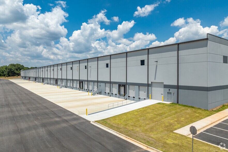 More Photos Of 175 Candler Rd, Stockbridge Warehouse For Lease