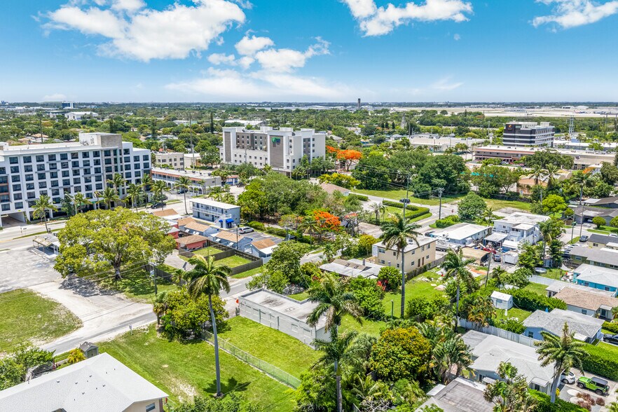 More Photos Of 126 NE 1st Ave, Dania Beach Office For Sale