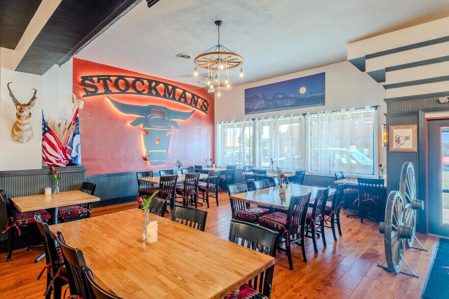 More Photos Of 117 Pine St, Pinedale Restaurant For Sale