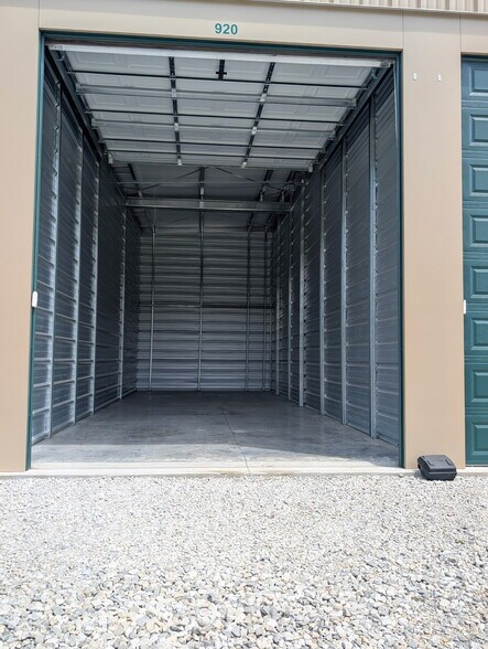 More Photos Of 10816 Fancher Rd, Westerville Warehouse For Lease