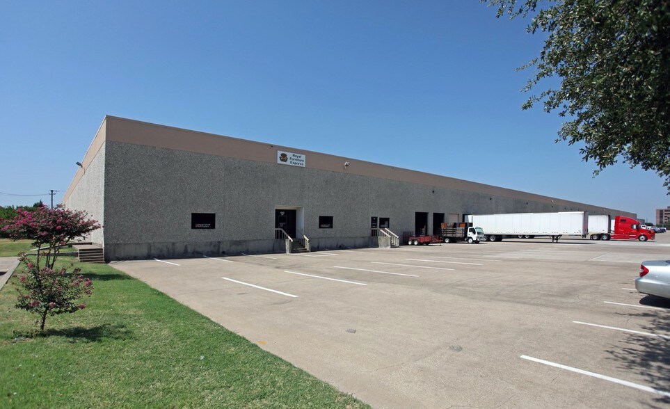 More Photos Of 4207-4263 Simonton Rd, Farmers Branch Warehouse For Lease