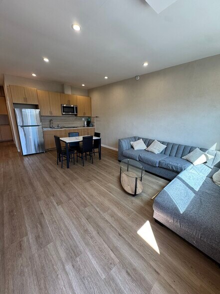 More Photos Of 7416 S Western Ave, Los Angeles Office For Sale