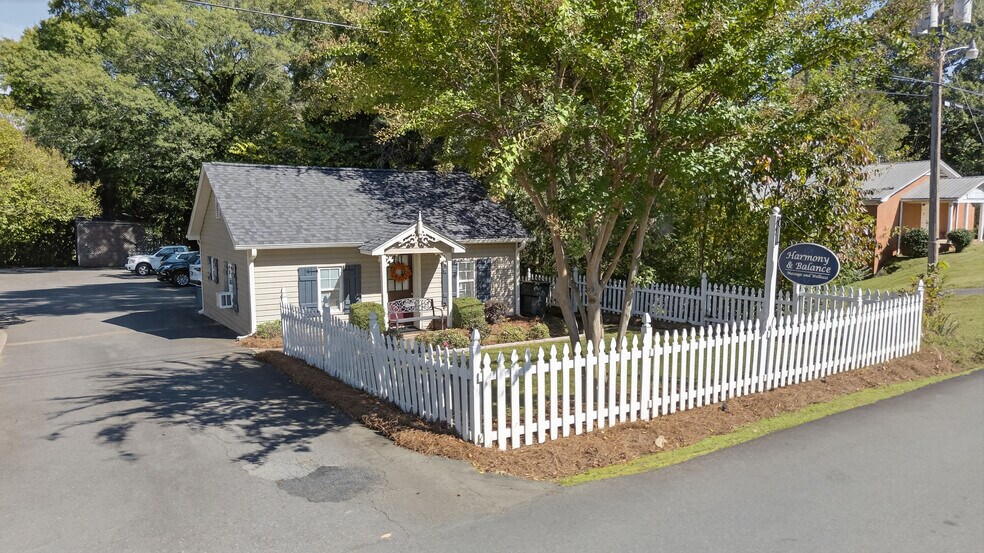 More Photos Of 19428 Zion Ave, Cornelius Office For Sale