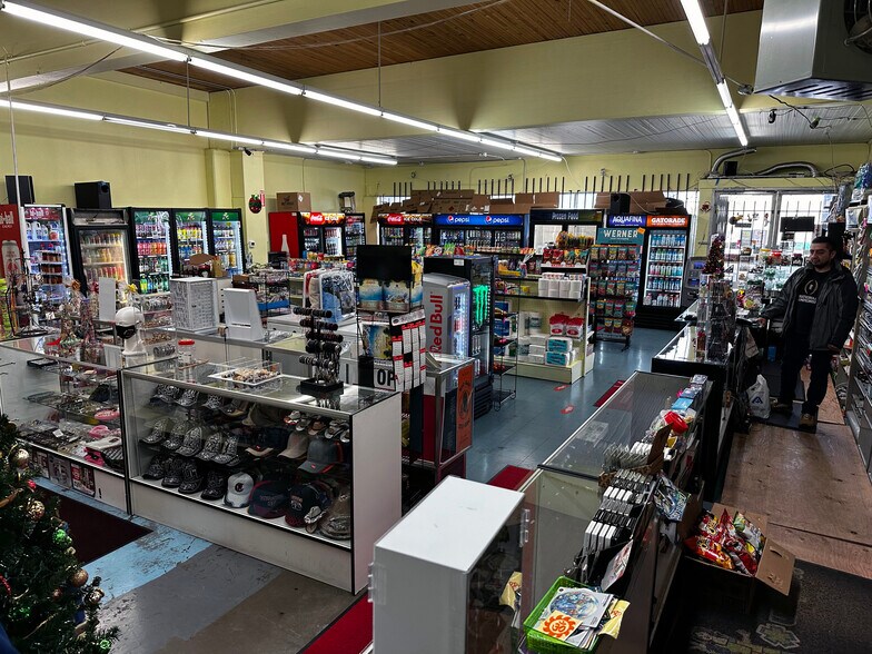 More Photos Of 7320-7330 NE Fremont St, Portland Freestanding For Sale