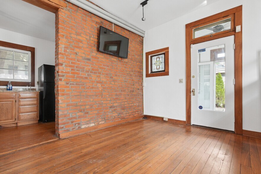 More Photos Of 54 E Whittier St, Columbus Medical For Lease