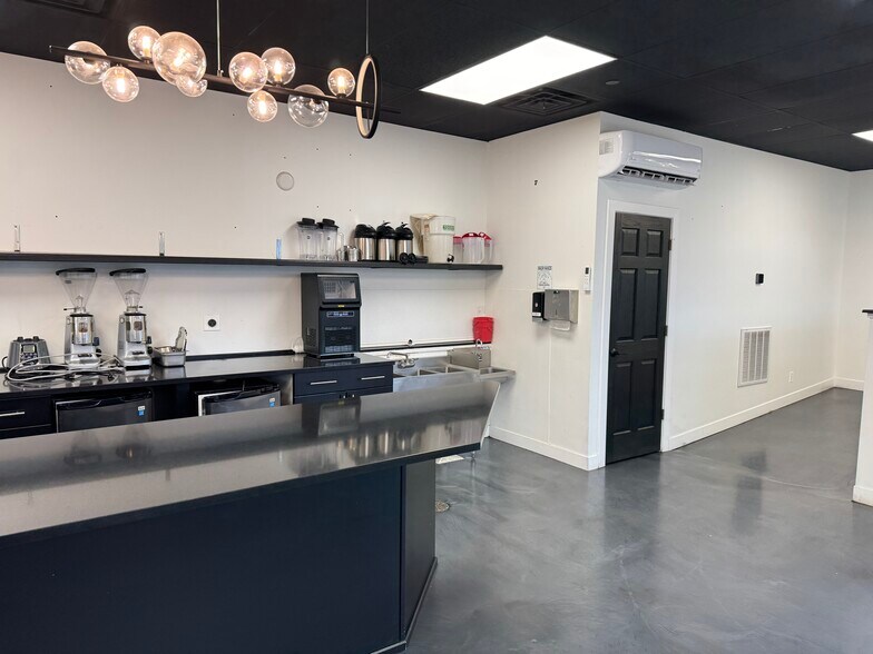 More Photos Of 109 S Bridge St, Yorkville Storefront Retail Residential For Lease