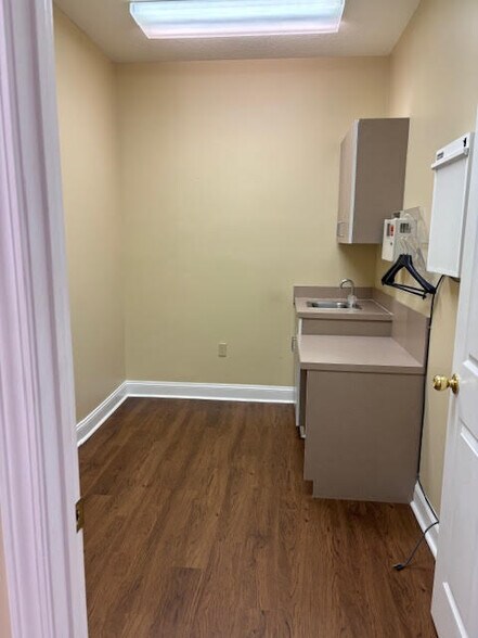 More Photos Of 1555 Kingsley Ave, Orange Park Medical For Sale