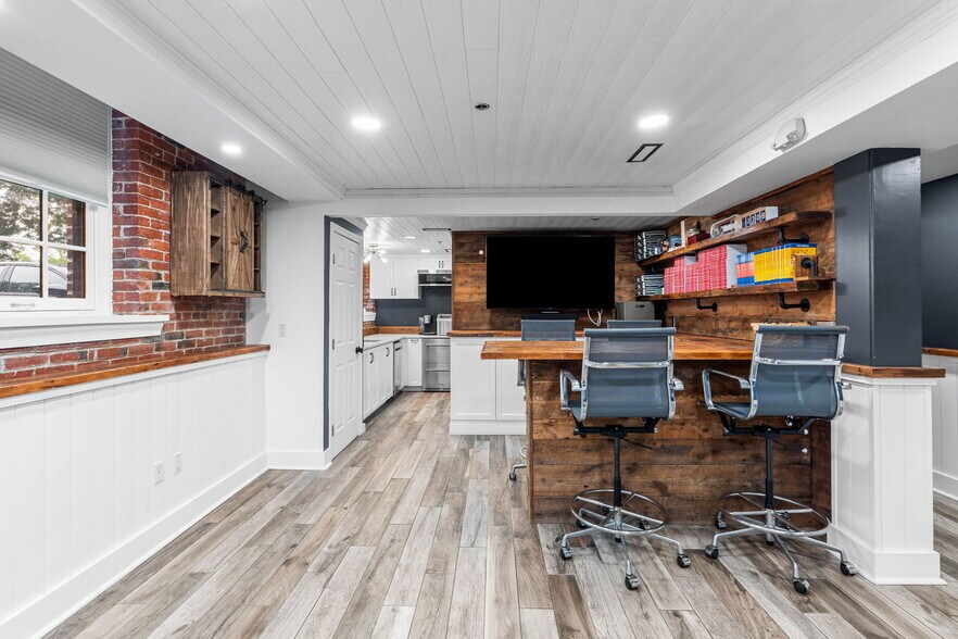 More Photos Of 19-23 Pleasant St, Newburyport Office For Sale
