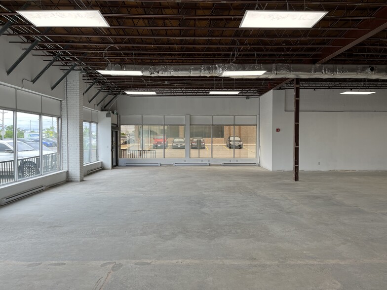More Photos Of 1220-1228 Old Innes Rd, Ottawa Warehouse For Lease