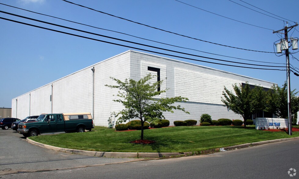 More Photos Of 7 Self Blvd, Carteret Warehouse For Lease