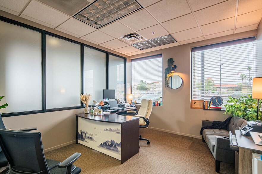 More Photos Of 12515 W Bell Rd, Surprise Office For Lease