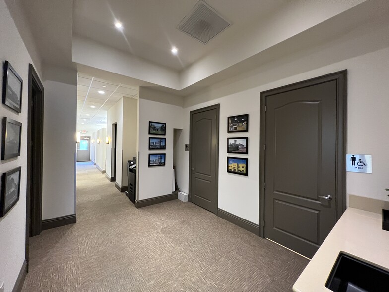 More Photos Of 16121 Lee Rd, Fort Myers Flex For Sale