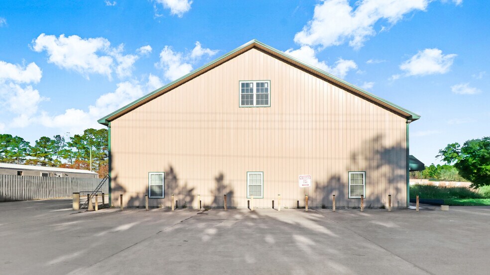 More Photos Of 2014 Blue Creek Rd, Jacksonville Warehouse For Lease