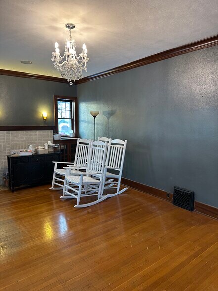 More Photos Of 9 Caulfield Ave, Camdenton Storefront Retail Office For Sale