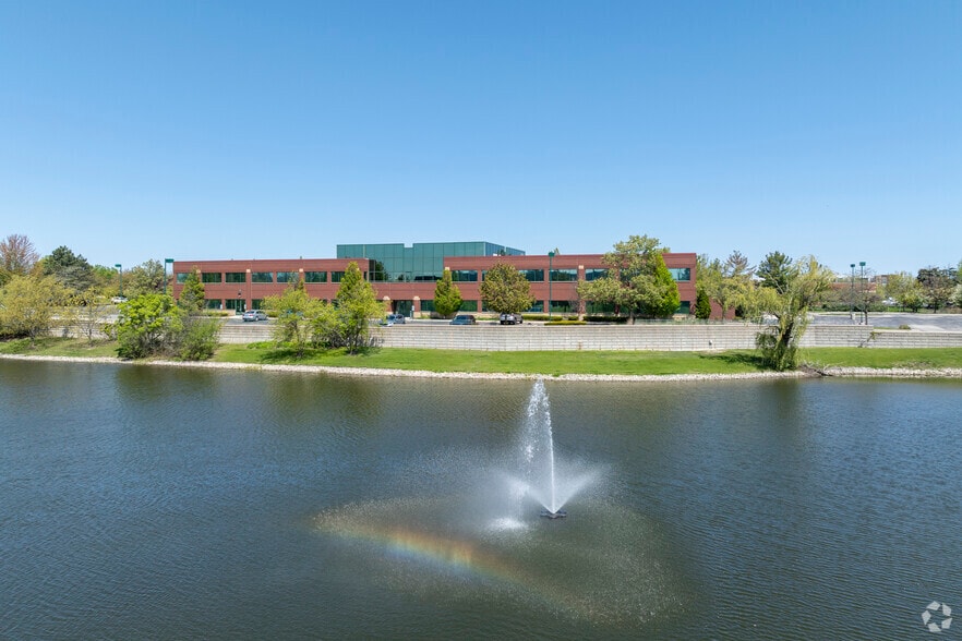 More Photos Of 400 N Lakeview Pky, Vernon Hills Office For Sale