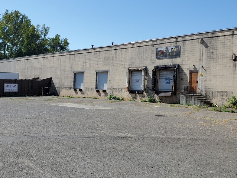 More Photos Of 281-283 Dogburn Rd, West Haven Warehouse For Lease